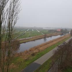 Hoog boven het Friese landschap
